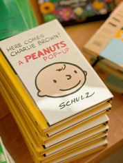 Here Comes Charlie Brown! A Peanuts Pop-Up
