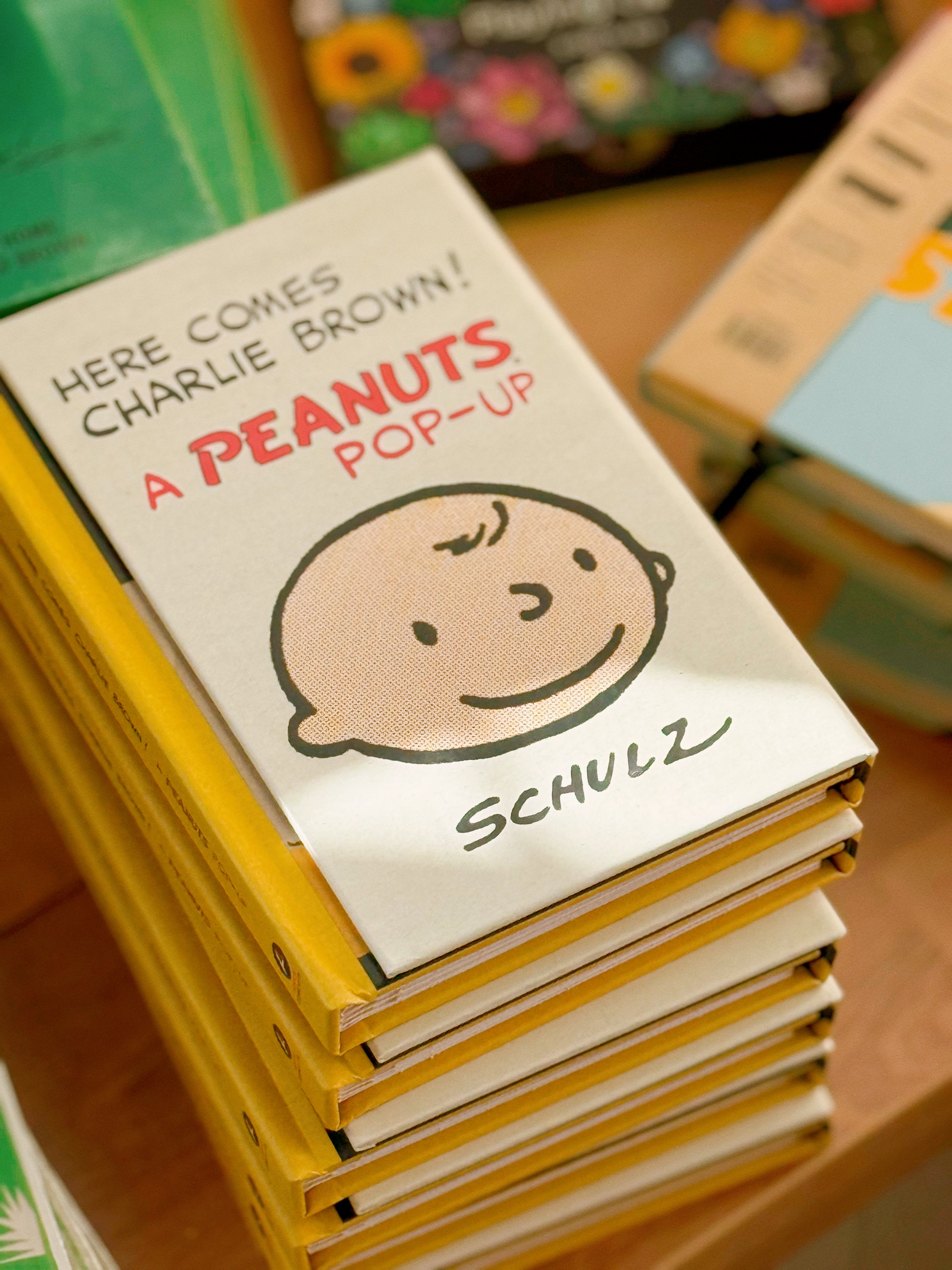 Here Comes Charlie Brown! A Peanuts Pop-Up