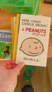 Here Comes Charlie Brown! A Peanuts Pop-Up