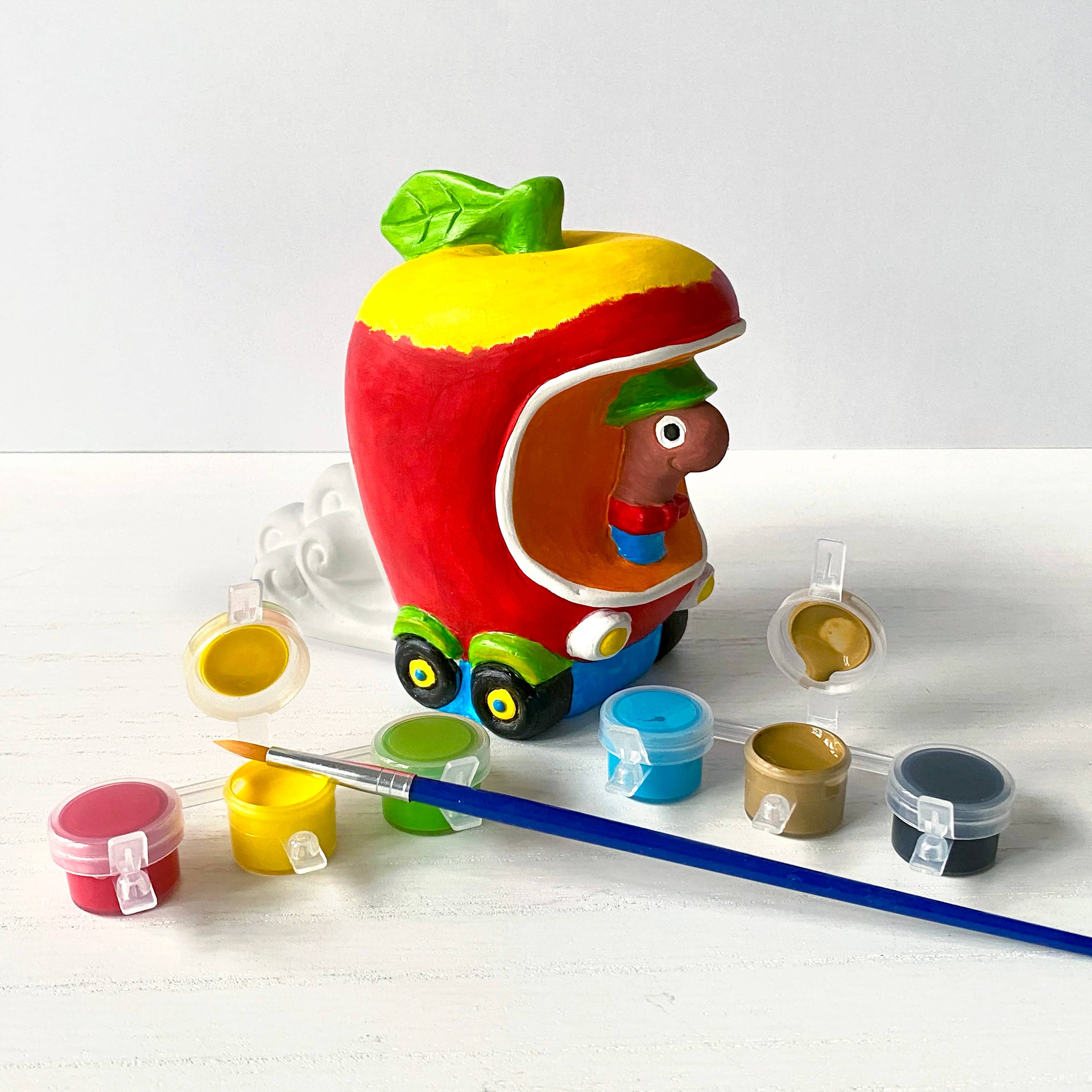 Apple Car: Richard Scarry's Busy World® Paint A Racer