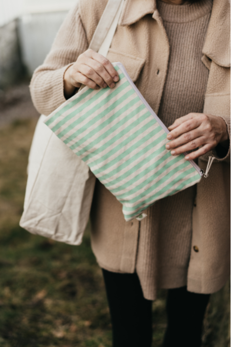 Large Pocket Canvas Bag: Green