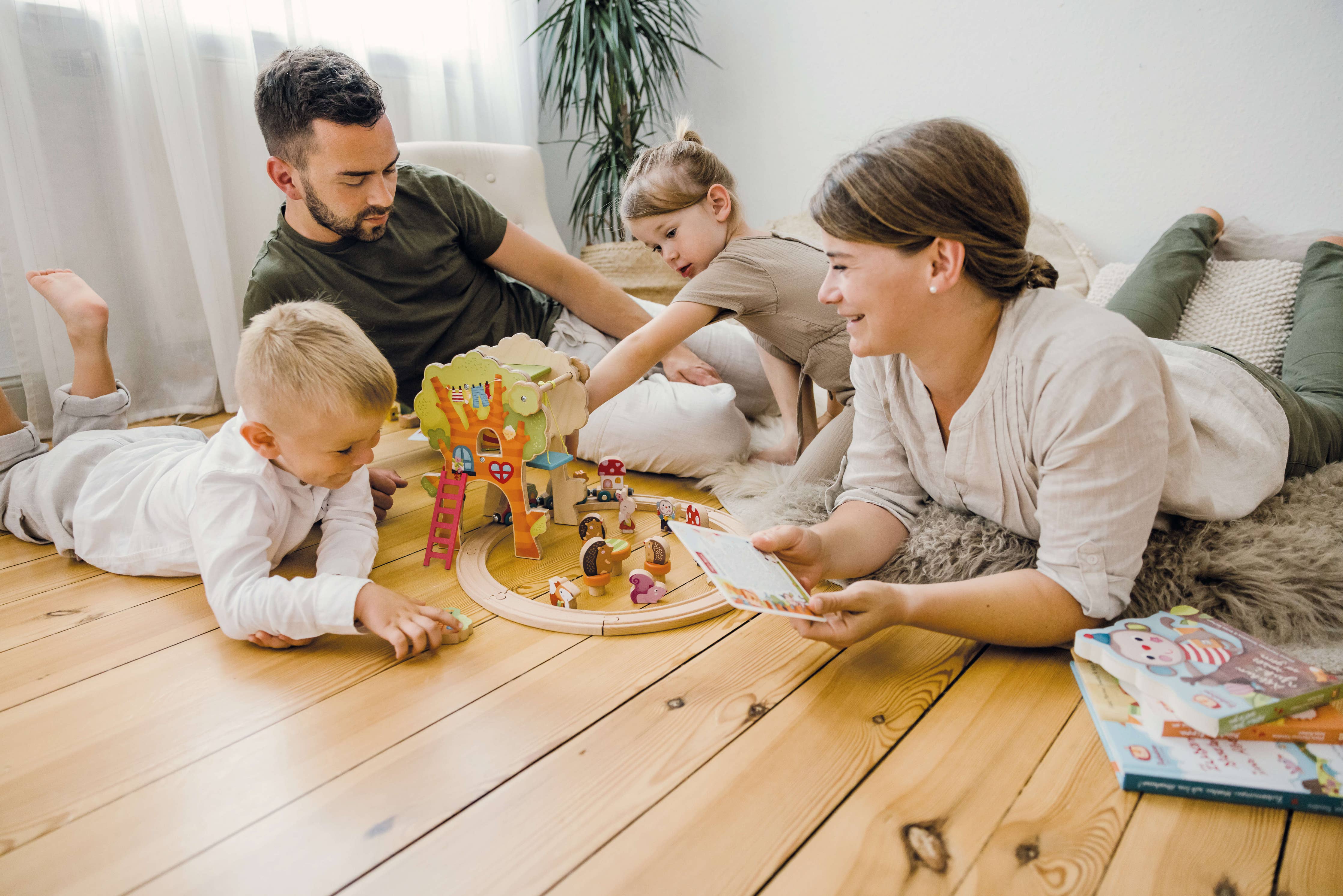 Tree House Play World with Wooden Train Tracks [24+ Months]