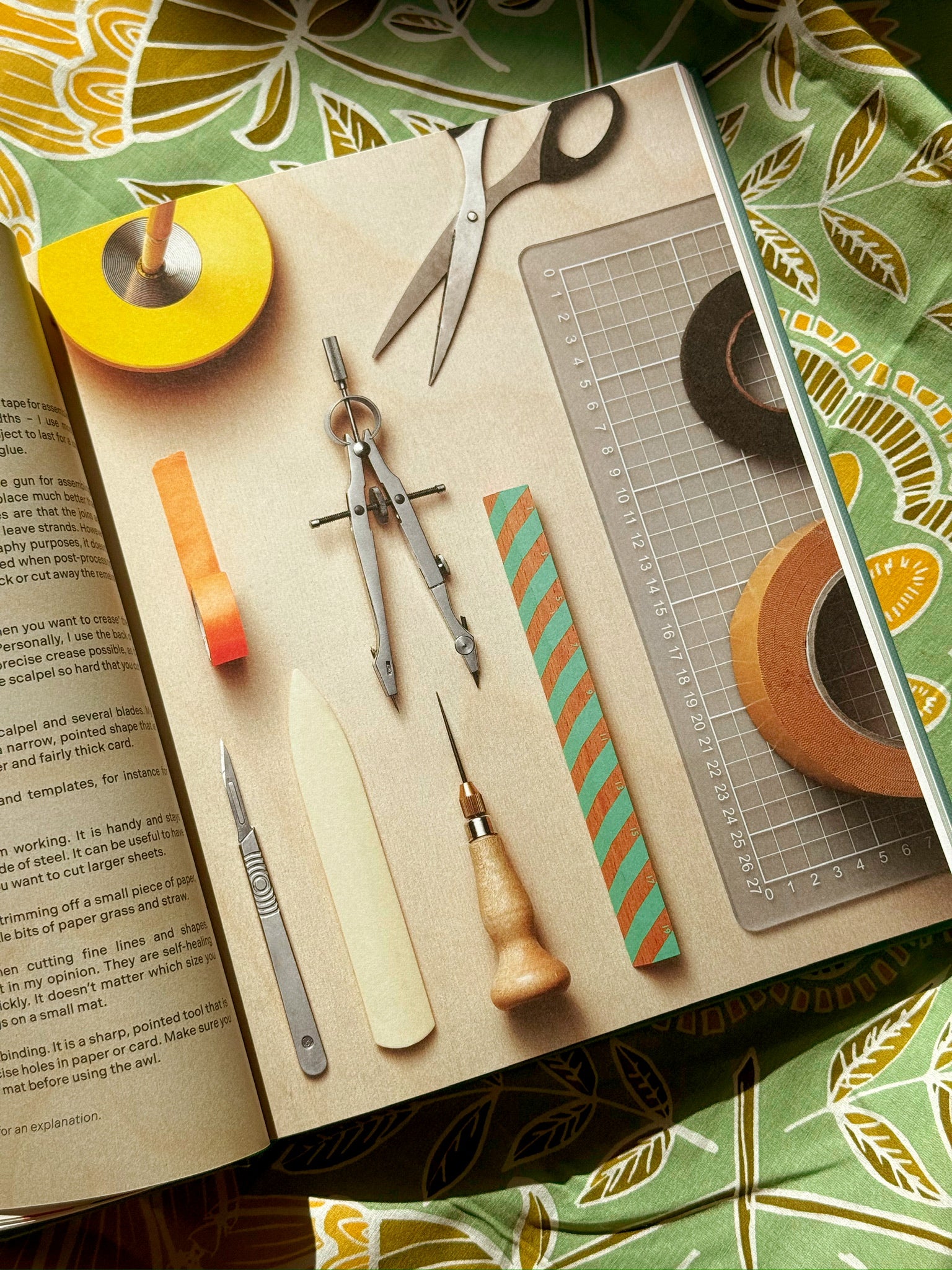 The Kew Book of Paper Gardens: 50 Botanical Paper Projects to Make