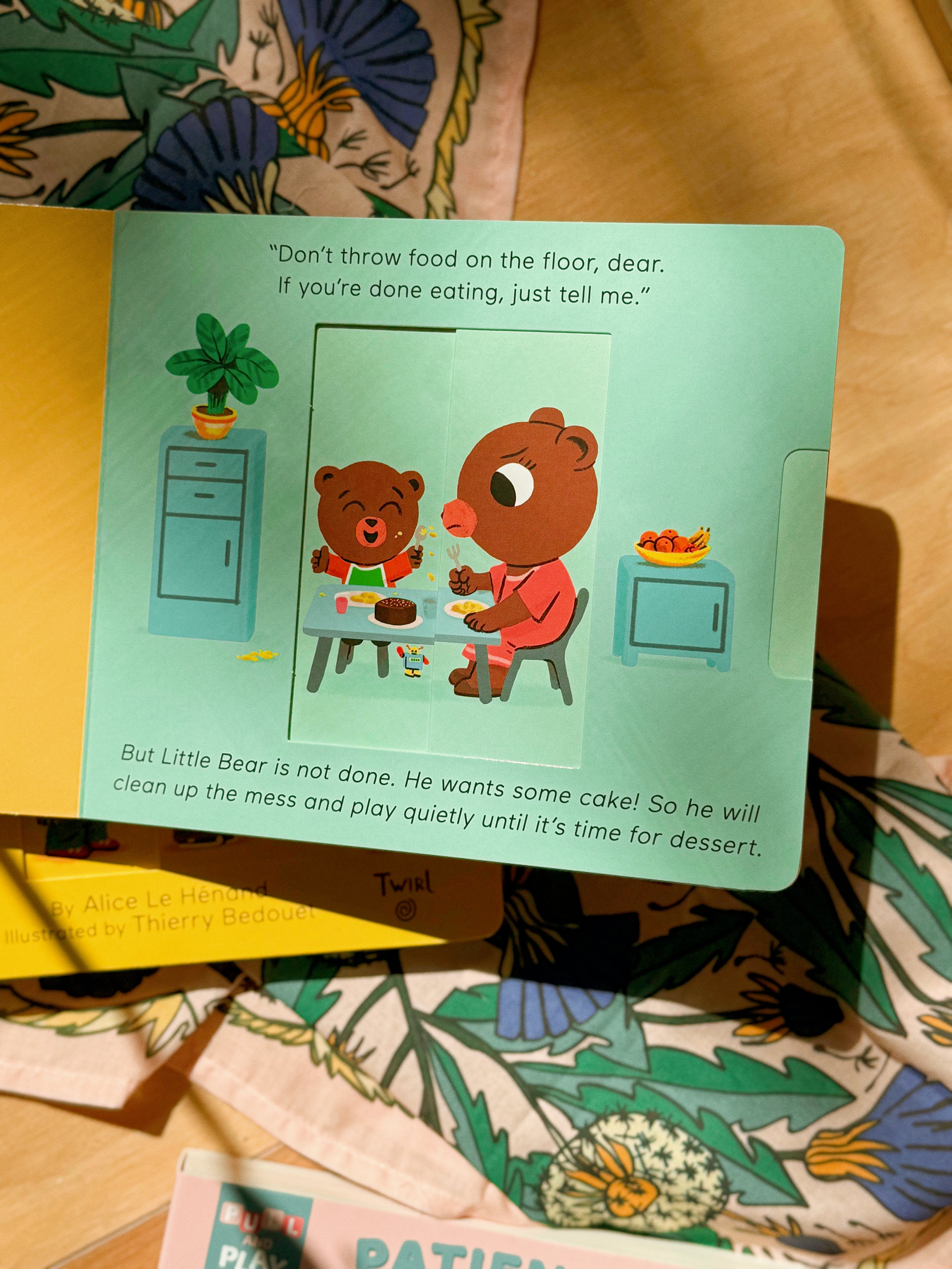 Mealtime: Pull and Play Board Book