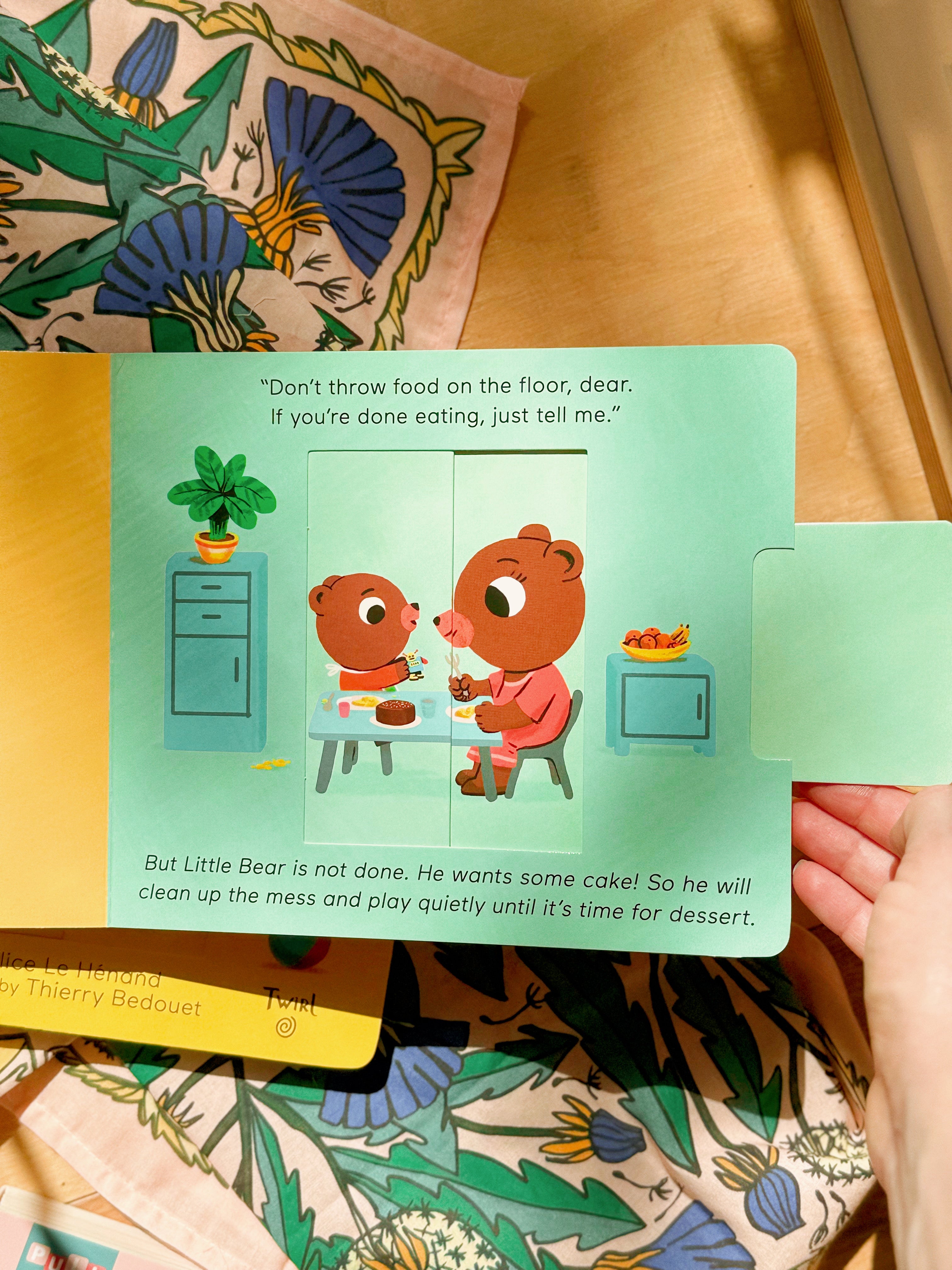 Mealtime: Pull and Play Board Book