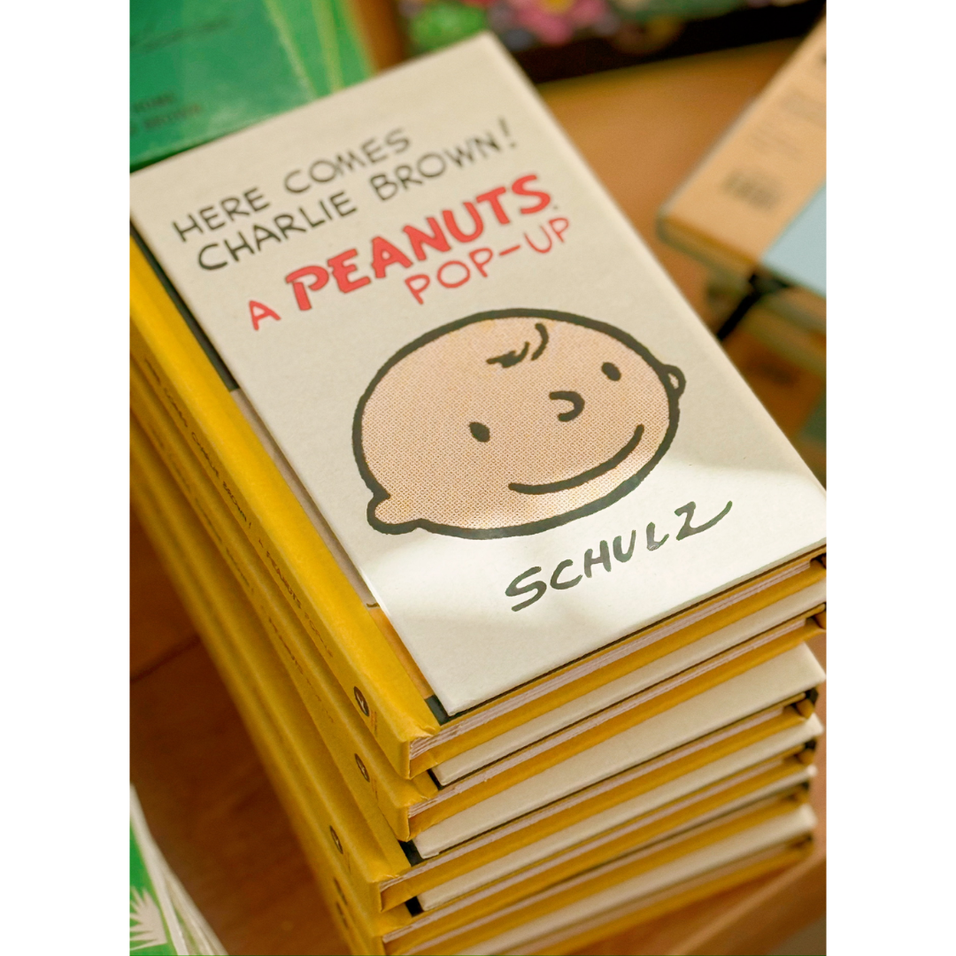 Here Comes Charlie Brown! A Peanuts Pop-Up