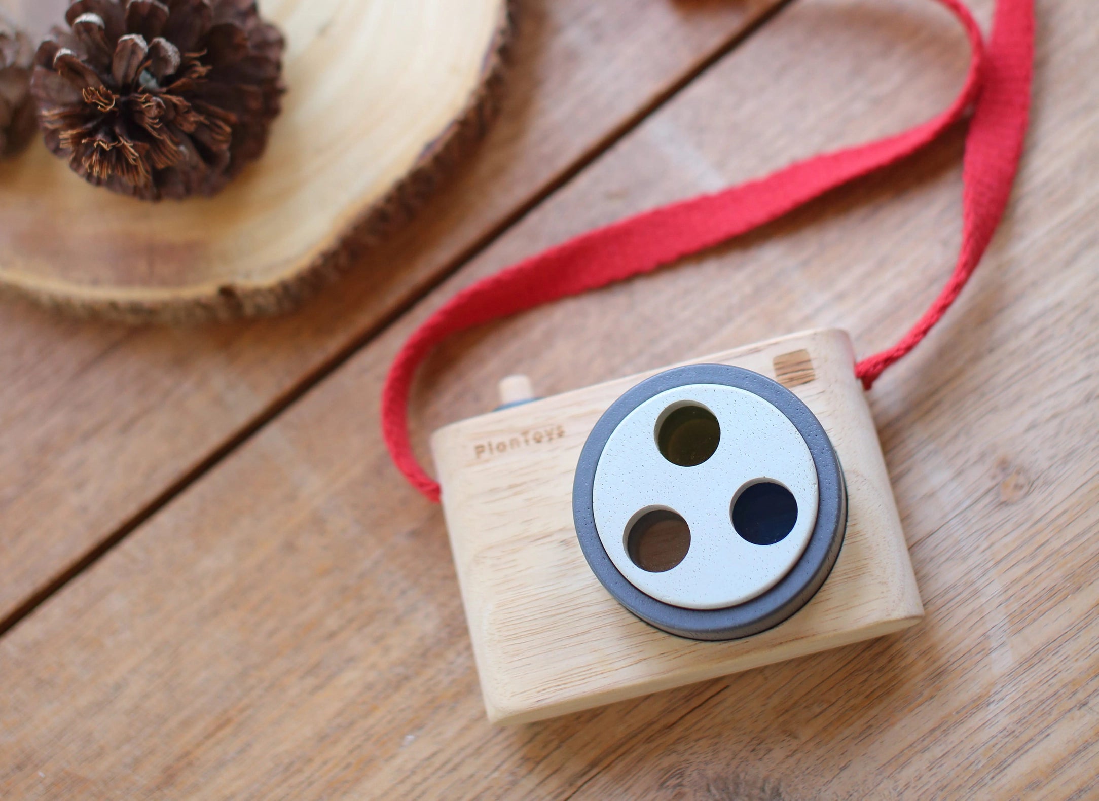 Colored Snap Camera - Sustainably Made Toy